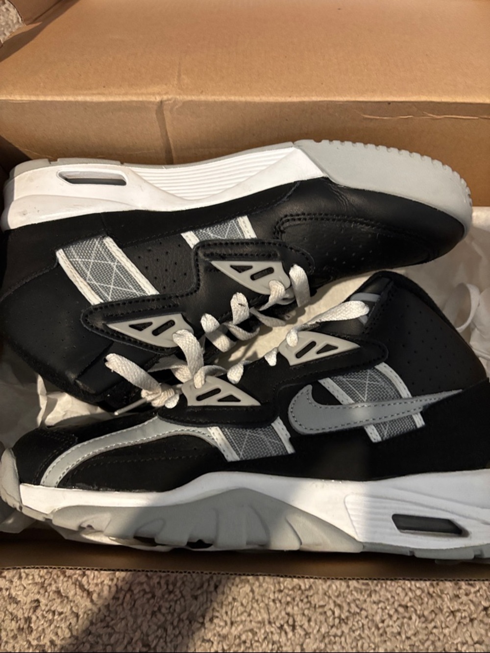 Nike Kids Black and White Low-Top Sneakers with Gray Swoosh